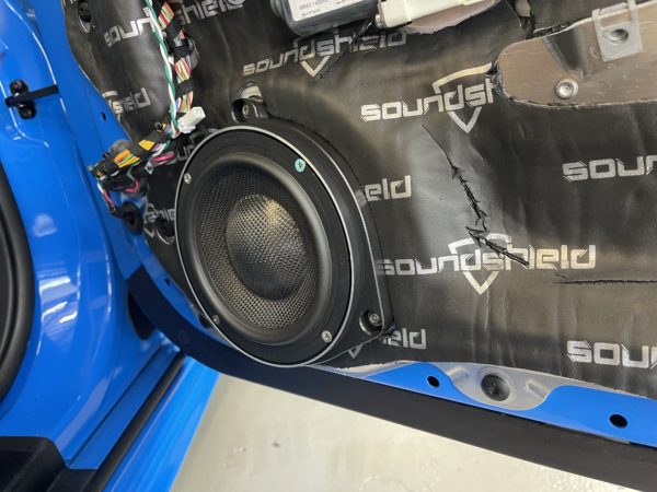 Morel Carbon midbass drivers in the car doors