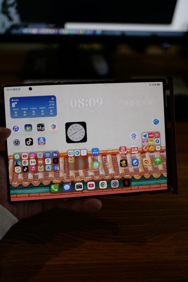 Huawei Mate XTs tablet mode